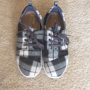 TOMS Del Ray plaid size 8